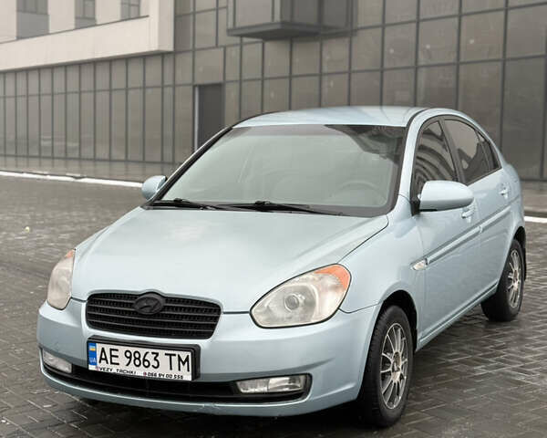 Синий Хендай Акцент, объемом двигателя 1.5 л и пробегом 380 тыс. км за 4200 $, фото 1 на Automoto.ua