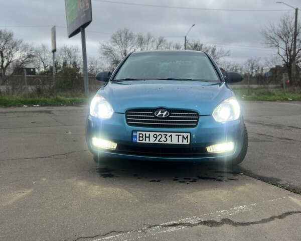Синий Хендай Акцент, объемом двигателя 1.6 л и пробегом 210 тыс. км за 4900 $, фото 1 на Automoto.ua