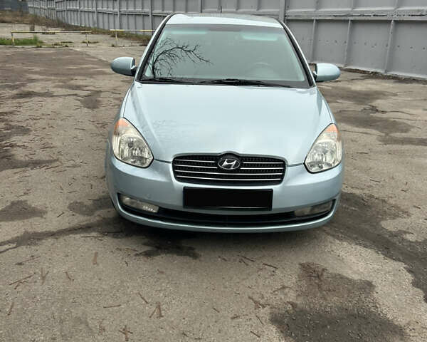 Синий Хендай Акцент, объемом двигателя 1.6 л и пробегом 248 тыс. км за 4400 $, фото 1 на Automoto.ua