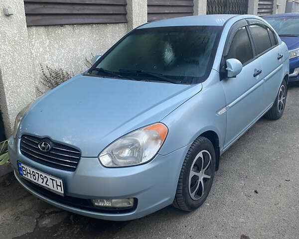 Синий Хендай Акцент, объемом двигателя 1.4 л и пробегом 200 тыс. км за 5800 $, фото 1 на Automoto.ua
