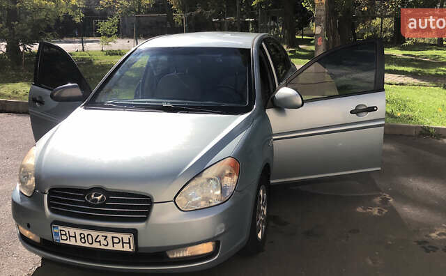 Синий Хендай Акцент, объемом двигателя 1.4 л и пробегом 290 тыс. км за 4300 $, фото 1 на Automoto.ua