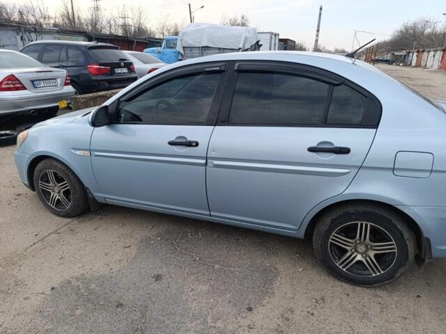 Синий Хендай Акцент, объемом двигателя 1.5 л и пробегом 350 тыс. км за 4500 $, фото 1 на Automoto.ua