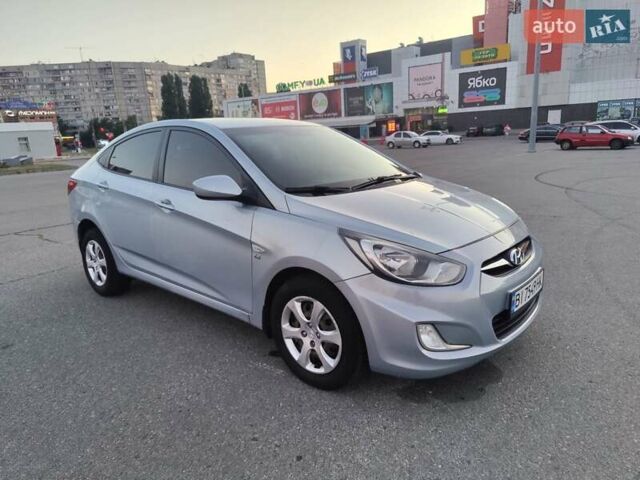 Синий Хендай Акцент, объемом двигателя 1.6 л и пробегом 209 тыс. км за 6500 $, фото 1 на Automoto.ua