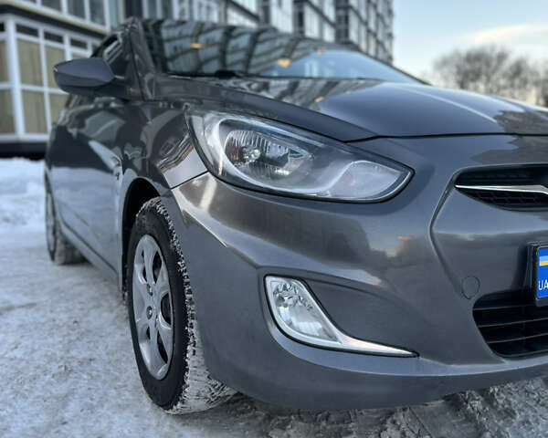 Синий Хендай Акцент, объемом двигателя 1.6 л и пробегом 156 тыс. км за 8000 $, фото 1 на Automoto.ua