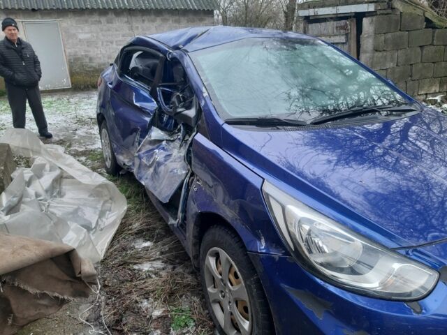 Синий Хендай Акцент, объемом двигателя 1.6 л и пробегом 240 тыс. км за 2200 $, фото 1 на Automoto.ua