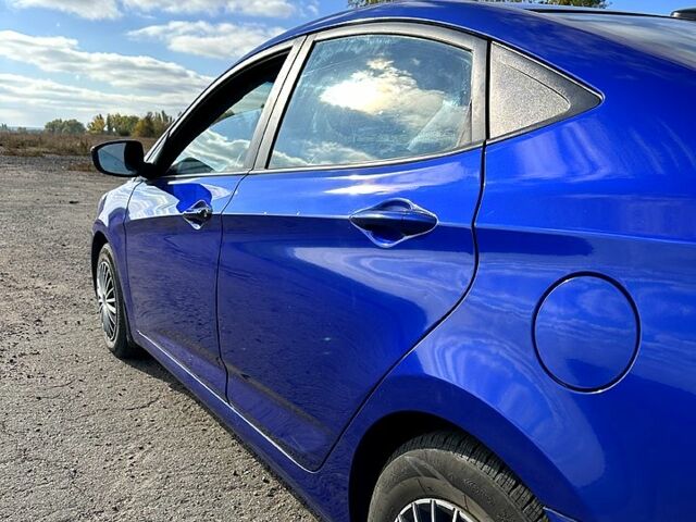 Синий Хендай Акцент, объемом двигателя 1.6 л и пробегом 240 тыс. км за 7000 $, фото 1 на Automoto.ua