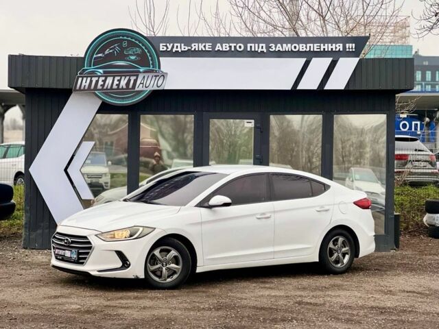 Белый Хендай Аванте, объемом двигателя 1.6 л и пробегом 350 тыс. км за 9300 $, фото 1 на Automoto.ua