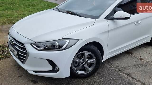 Білий Хендай Аванте, об'ємом двигуна 1.59 л та пробігом 171 тис. км за 10500 $, фото 1 на Automoto.ua