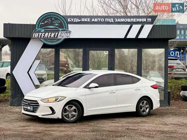 Білий Хендай Аванте, об'ємом двигуна 1.6 л та пробігом 350 тис. км за 9300 $, фото 1 на Automoto.ua