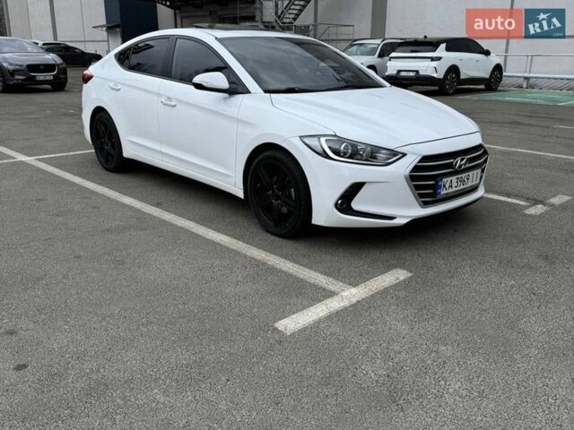 Білий Хендай Аванте, об'ємом двигуна 1.58 л та пробігом 240 тис. км за 11300 $, фото 1 на Automoto.ua