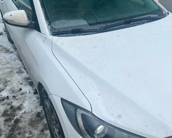 Білий Хендай Аванте, об'ємом двигуна 1.59 л та пробігом 212 тис. км за 10300 $, фото 1 на Automoto.ua