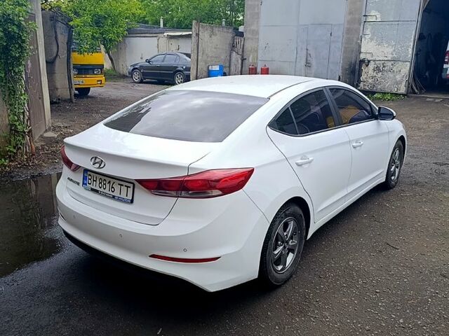 Белый Хендай Аванте, объемом двигателя 1.6 л и пробегом 185 тыс. км за 10500 $, фото 1 на Automoto.ua