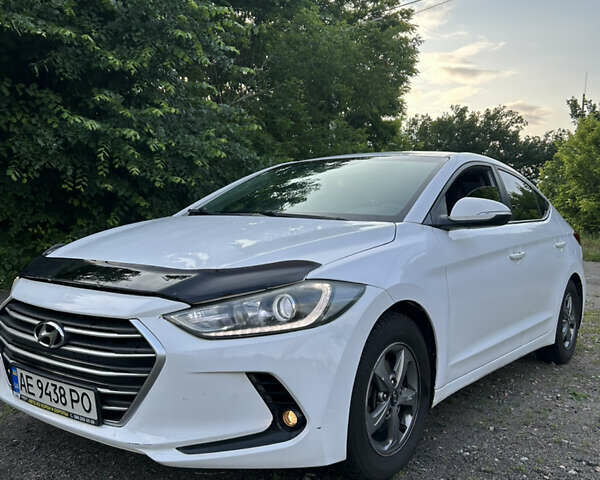 Белый Хендай Аванте, объемом двигателя 1.58 л и пробегом 212 тыс. км за 8900 $, фото 1 на Automoto.ua