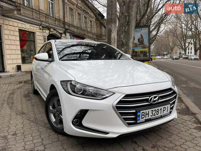 Білий Хендай Аванте, об'ємом двигуна 1.6 л та пробігом 190 тис. км за 11300 $, фото 1 на Automoto.ua