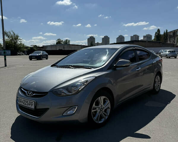 Серый Хендай Аванте, объемом двигателя 1.6 л и пробегом 186 тыс. км за 8800 $, фото 1 на Automoto.ua