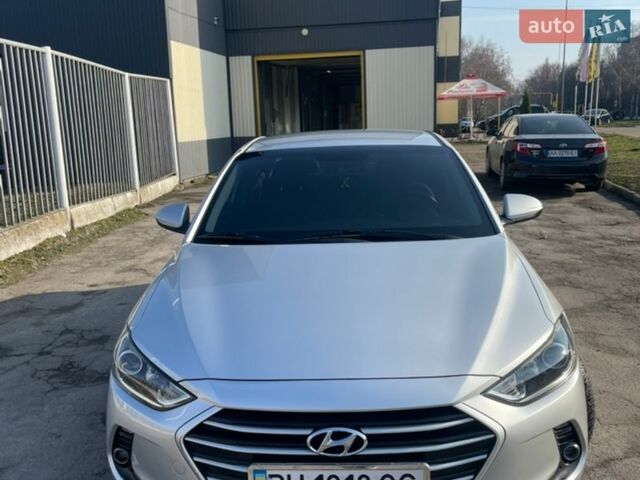 Сірий Хендай Аванте, об'ємом двигуна 1.59 л та пробігом 149 тис. км за 10600 $, фото 1 на Automoto.ua