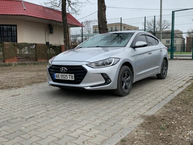 Серый Хендай Аванте, объемом двигателя 1.58 л и пробегом 297 тыс. км за 9000 $, фото 1 на Automoto.ua
