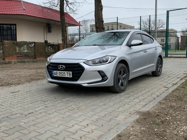 Сірий Хендай Аванте, об'ємом двигуна 1.58 л та пробігом 297 тис. км за 9000 $, фото 1 на Automoto.ua