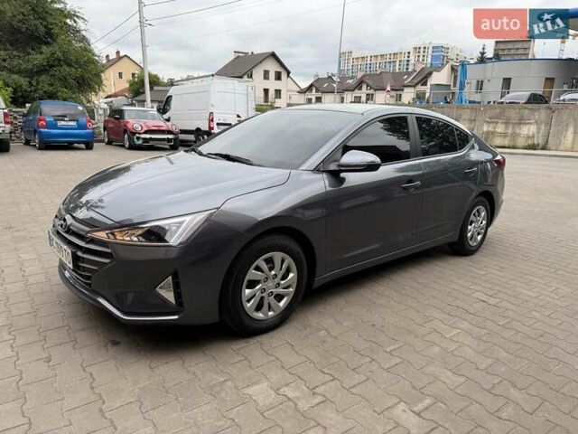 Серый Хендай Аванте, объемом двигателя 1.6 л и пробегом 98 тыс. км за 14800 $, фото 1 на Automoto.ua