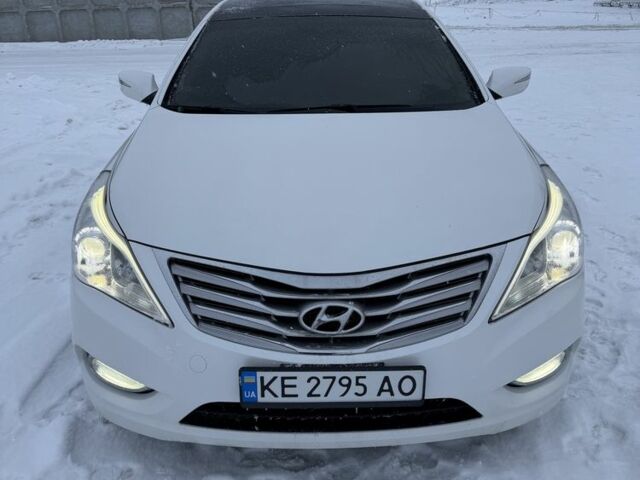 Білий Хендай Азера, об'ємом двигуна 3 л та пробігом 107 тис. км за 12800 $, фото 1 на Automoto.ua