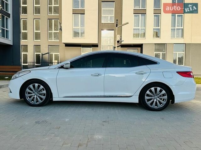 Белый Хендай Азера, объемом двигателя 3 л и пробегом 230 тыс. км за 6999 $, фото 1 на Automoto.ua