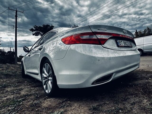 Белый Хендай Азера, объемом двигателя 3 л и пробегом 120 тыс. км за 10500 $, фото 1 на Automoto.ua