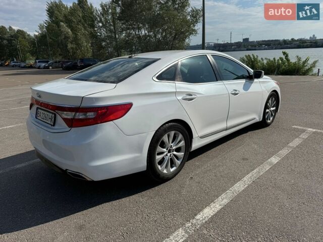Белый Хендай Азера, объемом двигателя 3.3 л и пробегом 72 тыс. км за 6950 $, фото 1 на Automoto.ua