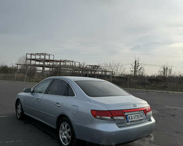 Серый Хендай Азера, объемом двигателя 3.3 л и пробегом 350 тыс. км за 4850 $, фото 1 на Automoto.ua