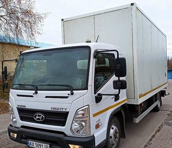 Белый Хендай EX8, объемом двигателя 2.89 л и пробегом 50 тыс. км за 39500 $, фото 1 на Automoto.ua
