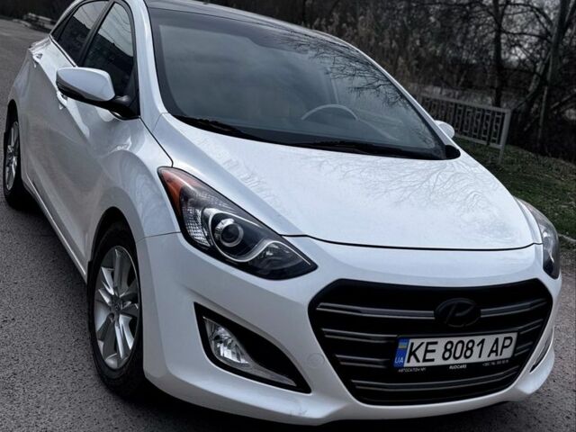 Білий Хендай Елантра, об'ємом двигуна 2 л та пробігом 156 тис. км за 11000 $, фото 1 на Automoto.ua