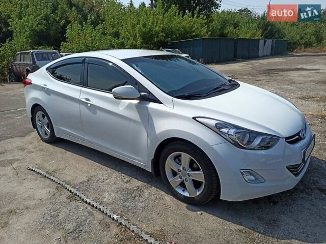 Белый Хендай Элантра, объемом двигателя 1.8 л и пробегом 104 тыс. км за 8700 $, фото 1 на Automoto.ua