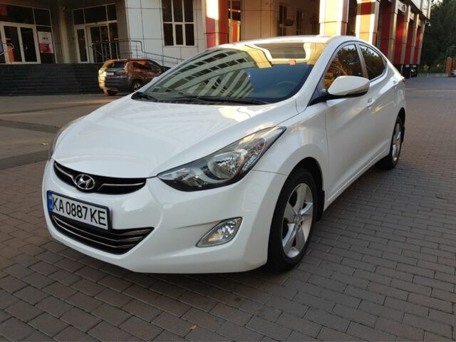 Белый Хендай Элантра, объемом двигателя 1.8 л и пробегом 130 тыс. км за 10000 $, фото 1 на Automoto.ua