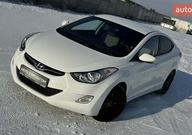 Белый Хендай Элантра, объемом двигателя 1.59 л и пробегом 101 тыс. км за 9400 $, фото 1 на Automoto.ua