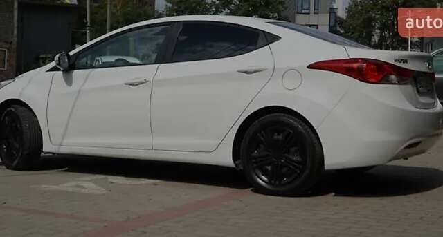 Белый Хендай Элантра, объемом двигателя 1.59 л и пробегом 339 тыс. км за 7500 $, фото 1 на Automoto.ua