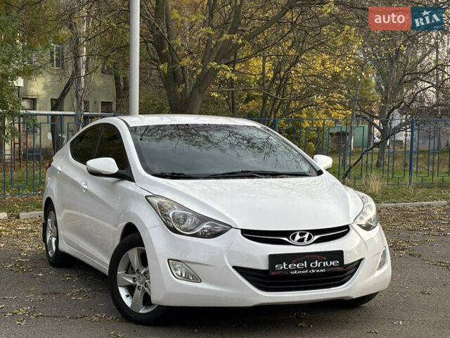 Хендай Элантра 2012 в Николаеве на Automoto.ua Белый Хендай Элантра, объемом двигателя 1.59 л и пробегом 192 тыс. км за 9499 $, фото 1 на Automoto.ua