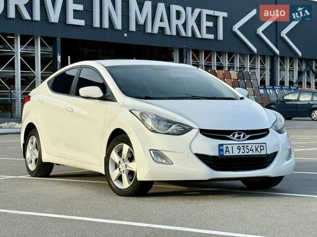Белый Хендай Элантра, объемом двигателя 1.59 л и пробегом 141 тыс. км за 9500 $, фото 1 на Automoto.ua