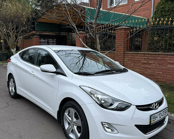 Белый Хендай Элантра, объемом двигателя 1.59 л и пробегом 66 тыс. км за 13000 $, фото 1 на Automoto.ua