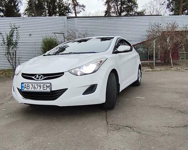 Белый Хендай Элантра, объемом двигателя 1.59 л и пробегом 113 тыс. км за 10300 $, фото 1 на Automoto.ua
