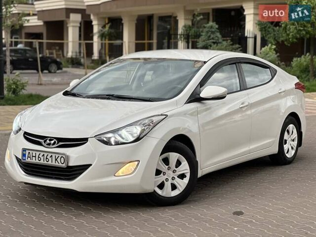 Белый Хендай Элантра, объемом двигателя 1.59 л и пробегом 121 тыс. км за 7300 $, фото 1 на Automoto.ua
