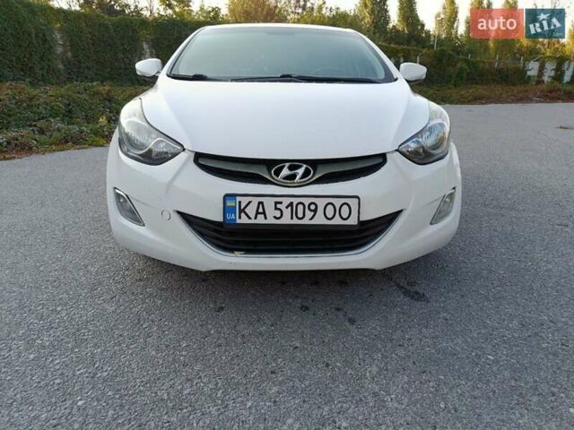 Белый Хендай Элантра, объемом двигателя 1.59 л и пробегом 245 тыс. км за 8000 $, фото 1 на Automoto.ua