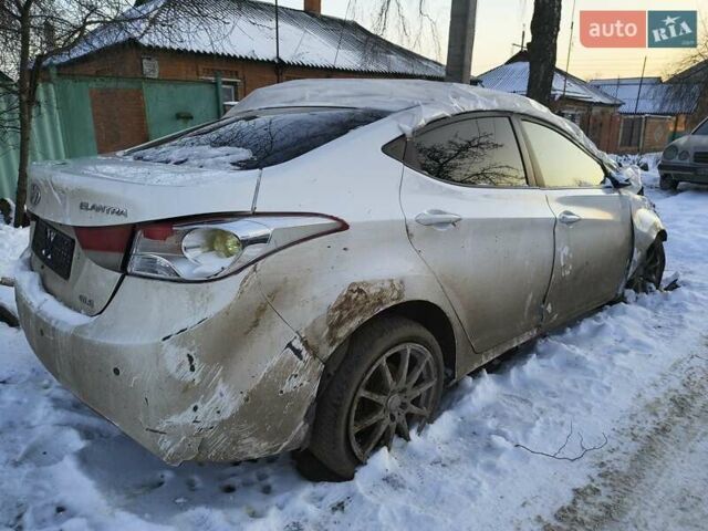 Белый Хендай Элантра, объемом двигателя 1.59 л и пробегом 157 тыс. км за 3500 $, фото 1 на Automoto.ua