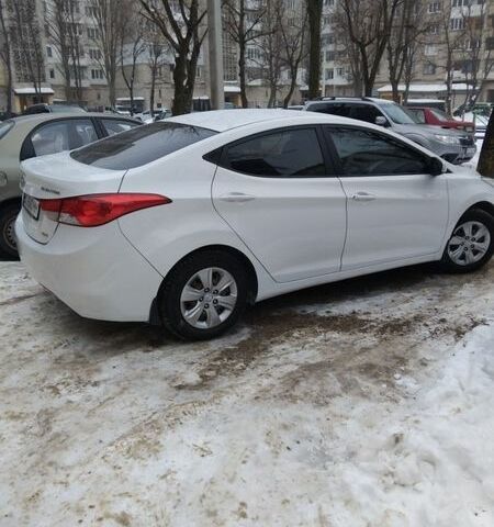 Белый Хендай Элантра, объемом двигателя 1.59 л и пробегом 220 тыс. км за 8500 $, фото 1 на Automoto.ua