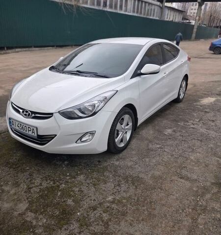 Белый Хендай Элантра, объемом двигателя 1.8 л и пробегом 130 тыс. км за 10700 $, фото 1 на Automoto.ua
