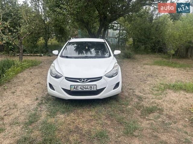 Хендай Элантра 2013 в Днепре (Днепропетровске) на Automoto.ua Белый Хендай Элантра, объемом двигателя 1.59 л и пробегом 290 тыс. км за 8200 $, фото 1 на Automoto.ua