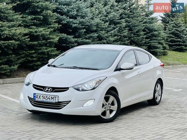 Белый Хендай Элантра, объемом двигателя 1.8 л и пробегом 229 тыс. км за 8900 $, фото 1 на Automoto.ua