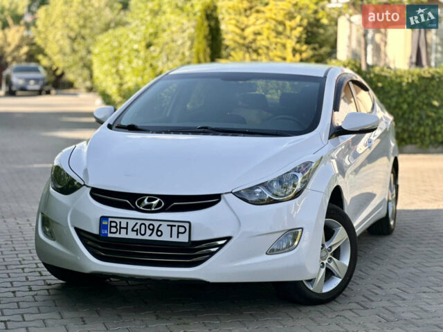 Білий Хендай Елантра, об'ємом двигуна 1.8 л та пробігом 137 тис. км за 8700 $, фото 1 на Automoto.ua