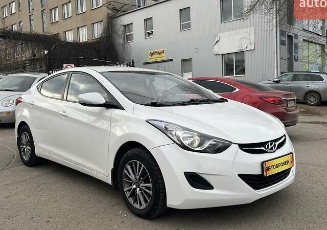 Білий Хендай Елантра, об'ємом двигуна 1.59 л та пробігом 191 тис. км за 8950 $, фото 1 на Automoto.ua
