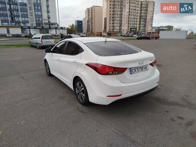 Белый Хендай Элантра, объемом двигателя 1 л и пробегом 320 тыс. км за 7500 $, фото 1 на Automoto.ua