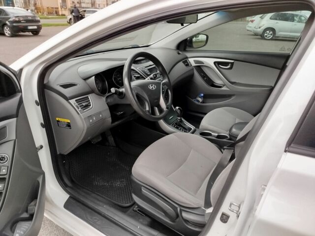 Белый Хендай Элантра, объемом двигателя 1 л и пробегом 320 тыс. км за 7500 $, фото 1 на Automoto.ua