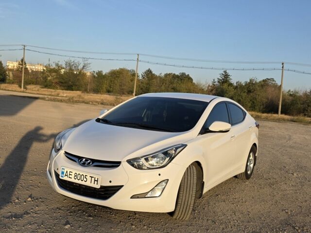 Белый Хендай Элантра, объемом двигателя 1.8 л и пробегом 157 тыс. км за 318 $, фото 1 на Automoto.ua